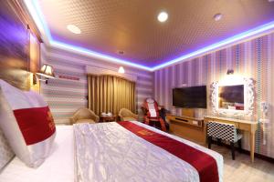Televiisor ja/või meelelahutuskeskus majutusasutuses Wen Sha Bao Motel-Xinying