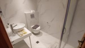Kúpeľňa v ubytovaní ELVETIA VILLA