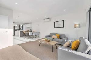 Una cocina o cocineta en LN Homestay in Flat Bush Auckland