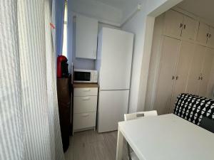 Kuchyňa alebo kuchynka v ubytovaní CG131 - Centro 50 metros, Playa 650 metros, Wifi, Fire Stick Amazon
