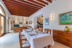 a dining room with a white table and chairs at Sa Marilyn - Can Campins in Sa Pobla