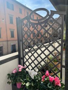 a metal fence with flowers on a balcony at Cucù home in Pisa