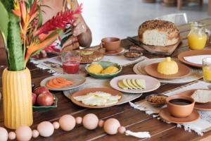 a wooden table with eggs and food on it at Casa Canoa - Praia de Algodões in Marau