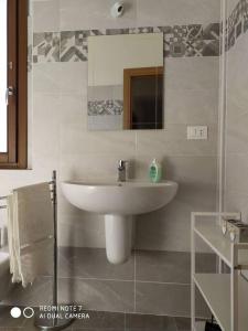 Ένα μπάνιο στο Casa nel verde 'Via del Mulino' +38 φωτογραφίες