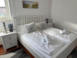 Postel nebo postele na pokoji v ubytování Kapitänskajüte am Bakenberg