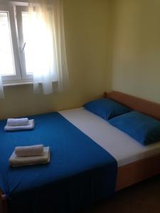Voodi või voodid majutusasutuse Novalja Zrce Apartment toas