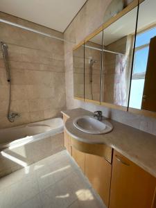 a bathroom with a sink and a bath tub at Luxury Exclusive Аmdar Resort with Pool Jim Near the Sea שדרות הארגמן 28 in Eilat