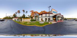 a building with a ramp in the middle of a parking lot at Rodeway Inn in Brandon