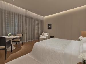 Cama ou camas em um quarto em The Singapore EDITION