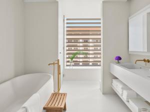 Cama ou camas em um quarto em The Singapore EDITION