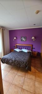 Posteľ alebo postele v izbe v ubytovaní Hostal Mont-Rock
