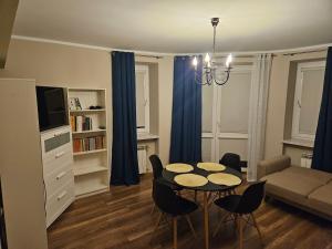 a living room with a table and chairs and a couch at Apartament blisko jeziora in Ełk