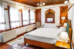 Säng eller sängar i ett rum på Beypazarı Osmanlı Konakları