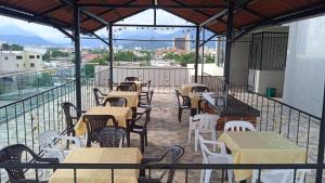 Rõdu või terrass majutusasutuses Hotel Real del Valle