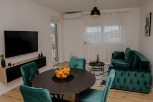 TV a/nebo společenská místnost v ubytování Apartman Metković City