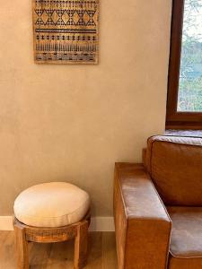 Ein Sitzbereich in der Unterkunft Gîte urbain L'Oneux