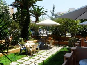 A garden outside Alexandros Studios & Apartments