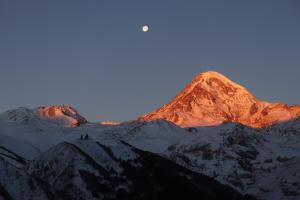 Üldine mäevaade või majutusasutusest Rooftop Kazbegi pildistatud vaade