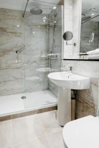 Koupelna v ubytování Drury Court Hotel