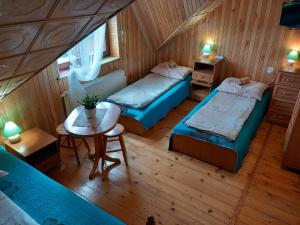 an overhead view of a room with three beds and a table at Agroturystyka Pod Złotą Wiechą in Uście Gorlickie