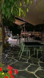 A restaurant or other place to eat at Casa Rural Chao de Castro