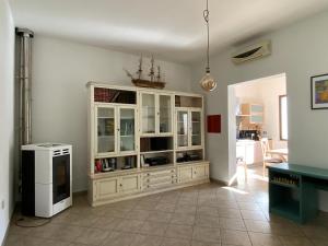 a kitchen with a white cabinet and a stove at Casa Deloy in Elmas
