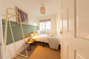 Fotografie z fotogalerie ubytování Special Offer! Harton House - Perfect for Contractors & Groups - Long Stays Welcome - Driveway Parking, Fast Wifi, SmartTV with Netflix by Yoko Property v destinaci Redcar
