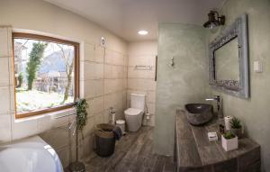 Ванна кімната в Gorianades Traditional House III