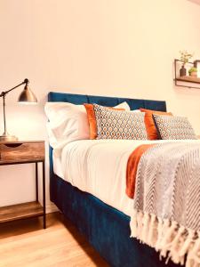 Tempat tidur dalam kamar di Rooms Near Me - Apartment 3, Smart Tv, Free Parking