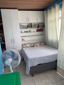 Posteľ alebo postele v izbe v ubytovaní Apartamento no Rio Vermelho - 2 quartos - 5 minutos com pe pra praia