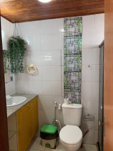 Kúpeľňa v ubytovaní Apartamento no Rio Vermelho - 2 quartos - 5 minutos com pe pra praia