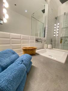 Et badeværelse på Lovely flat in the heart of the Navigli