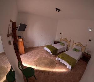 Łóżko lub łóżka w pokoju w obiekcie Casa Rural Muchichafe