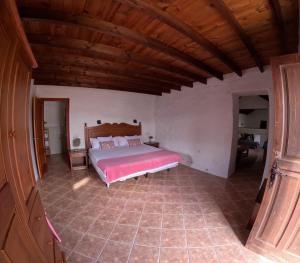Łóżko lub łóżka w pokoju w obiekcie Casa Rural Muchichafe