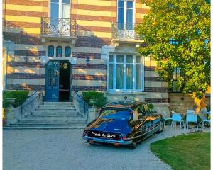 a blue car parked in front of a house at Escapade au cœur de Luce chartres in Luce