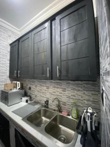 Una cocina o kitchenette en Ola Home 9 fotos más