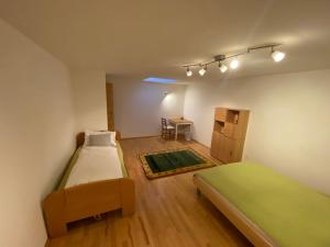 Letto o letti in una camera di Ferienwohnung Bindl