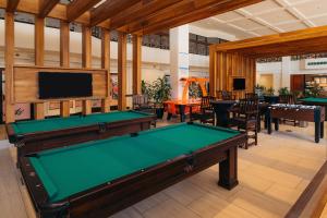 a billiard room with a pool table and a tv at Waikiki Beach Marriott Resort & Spa in Honolulu