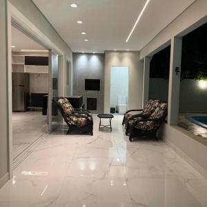 Prostor za sedenje u objektu M&M House - Casa com Piscina e Ar Condicionado em Matinhos