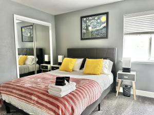 Ένα ή περισσότερα κρεβάτια σε δωμάτιο στο Chef's Kitchen Pool Bright, Spacious 4 Bed +19 φωτογραφίες