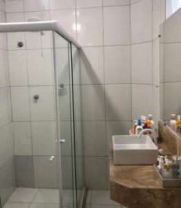 a bathroom with a shower and a sink at Casa pé na areia em Gamboa do Morro de São Paulo in Cayru +54 photos