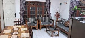 Ruang duduk di Simple Place