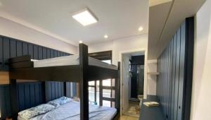 a bedroom with a bunk bed in a house at Cobertura Palmas in Governador Celso Ramos