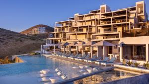 Πισίνα στο ή κοντά στο The Cove At Cerritos