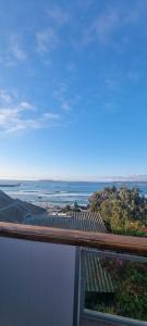 a view of the ocean from a balcony at Habitacion Nofal - Pleno Centro in Los Vilos