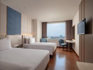 Postel nebo postele na pokoji v ubytování Hotel Santika Premiere Gubeng Surabaya