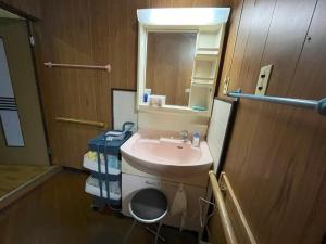 Koupelna v ubytování 福井駅から徒歩2分の1棟貸切民泊 最低限福井駅前 + 6 fotografií