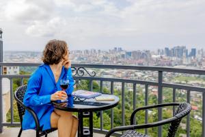 Balkón nebo terasa v ubytování Hillside Inn
