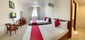 Postel nebo postele na pokoji v ubytování Dong Do Hotel
