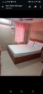 Giường trong phòng chung tại KPN KARTHI RESIDENCY